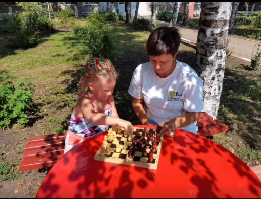 <<Играем в шахматы!>> <<Играем в шахматы!>>.